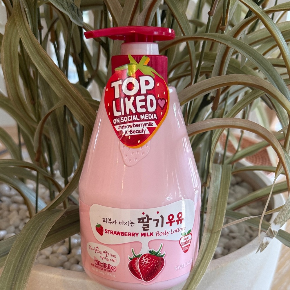 Strawberry Milk Body Lotion - Pink
